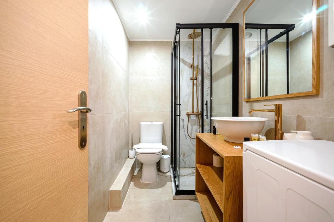 Gk City Vibe Apartment Атина Екстериор снимка